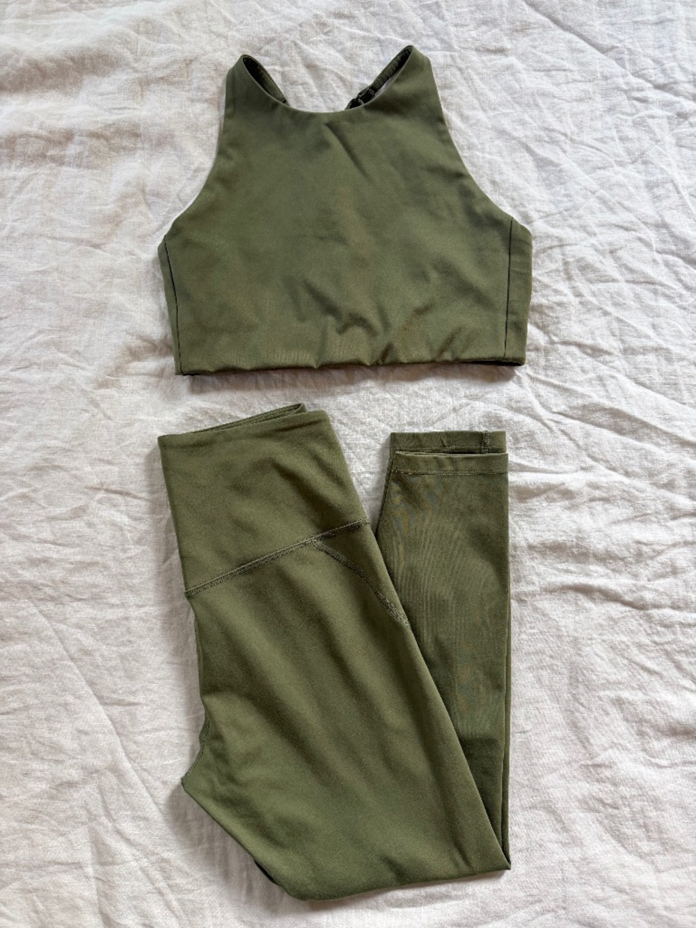 Girlfriend Set Topanga Bra & 7/8Compressive High-Rise Leggings Olive S
